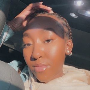 Meet your Posher, Elyse